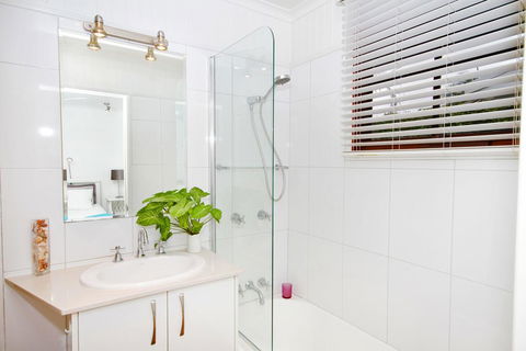 1/121 Park Crescent, Coolum Beach - Pubs and Clubs 1
