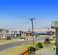 1/32 Ocean Avenue - three bedrooms three bathrooms air con boat parking  water views - Pubs and Clubs