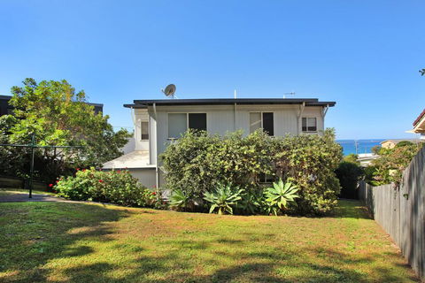 10 Barra Crescent, Coolum Beach, 500 BOND, WIFI, Walking Distance To Beach - Pubs and Clubs 1