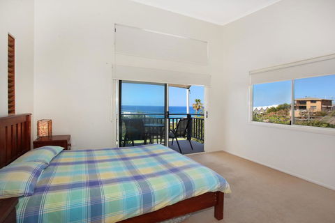 10 Barra Crescent, Coolum Beach, 500 BOND, WIFI, Walking Distance To Beach - Pubs and Clubs 3