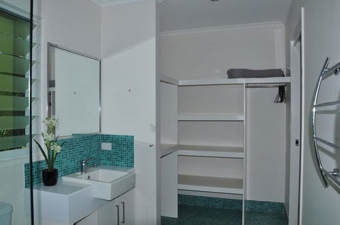 10 Double Island Drive - Modern Family Home, Centrally Located, Swimming Pool & Outdoor Area - Go Out 2