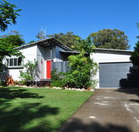 10 Double Island Drive - Modern family home centrally located swimming pool  outdoor area - Pubs and Clubs