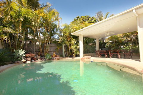 11 Dalmor Court, Coolum Beach - Pet Friendly, Linen Supplied, 500 BOND - Pubs and Clubs 2