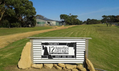 12 Apostles Cottages - Pubs and Clubs 1