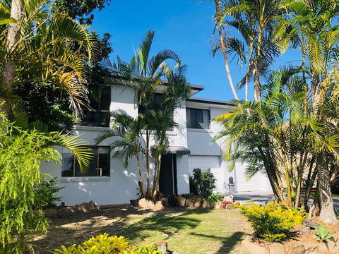12 Cooloola Drive - Family Home, Close To Beach, Pet Friendly - Go Out 3