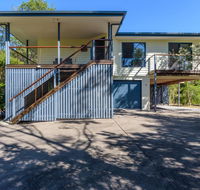 12 Ibis Court - Highset beach house with natural bushland gardens and covered decks - Go Out