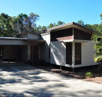 12 Satinwood Drive - Family home with swimming pool located in natural bushland and close to beach - Go Out