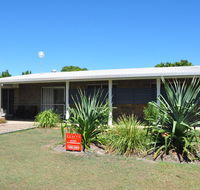 12 Zircon Street - Renovated beach shack with the perfect blend of comfort and coastal cool - Go Out