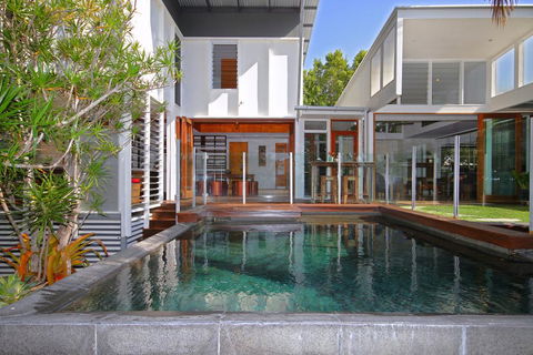 13 Ann Street, Coolum Beach, Pet Friendly, Linen Included - Pubs and Clubs 0