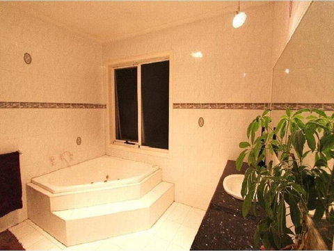 15 Charles Abbotsford Mansion - Go Out 2