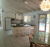 15 Larapinta Court - Family home with swimming pool in a quiet street and central location close to CBD - Go Out