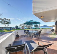 2 'Fleetwood' 63 Shoal Bay Road - spectacular views - Pubs and Clubs