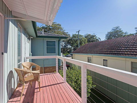 2 'Hibiscus Court' 9 Government Road - Fantastic Air Conditioned 3 Bedroom Unit - Pubs and Clubs 1