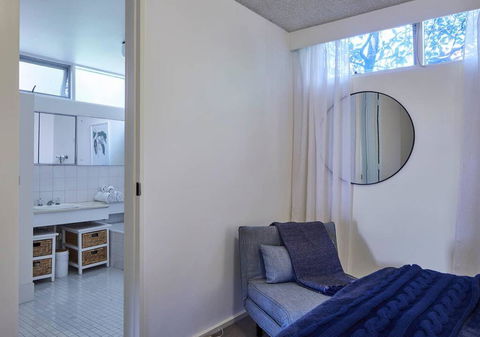2 Bdrm South Yarra Apt With Balcony And Parking - Pubs and Clubs 1