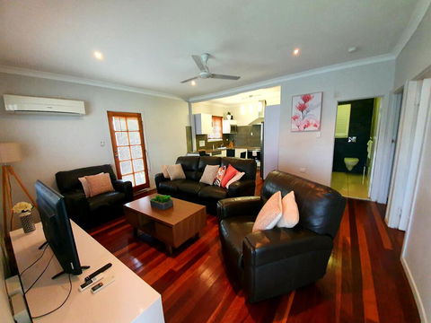 2 Bedroom Cottage - Go Out 1