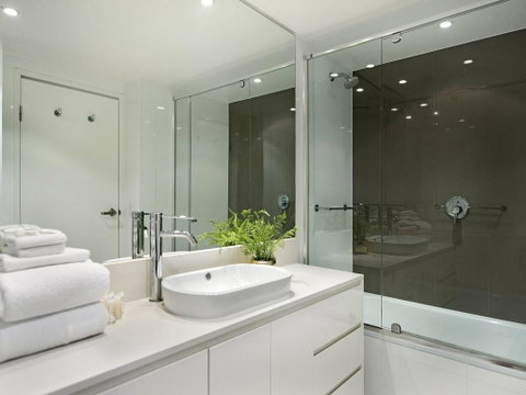 2 Bedroom Ocean View 27 Floors Above H-Residences - Pubs and Clubs 2