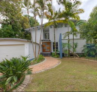 2 Satinwood Drive - Rainbow Shores Executive Level Beach House Pool Walk to Beach - Go Out