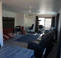 2-29 Rumbalara Avenue - Rainbow Beach Bring your dog or your cat or bring both Free Wi-Fi - Go Out