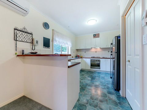 2/3 Wyndham Ave,Cowes - Pubs and Clubs 2