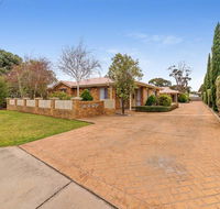 2/3 Wyndham AveCowes - Pubs and Clubs