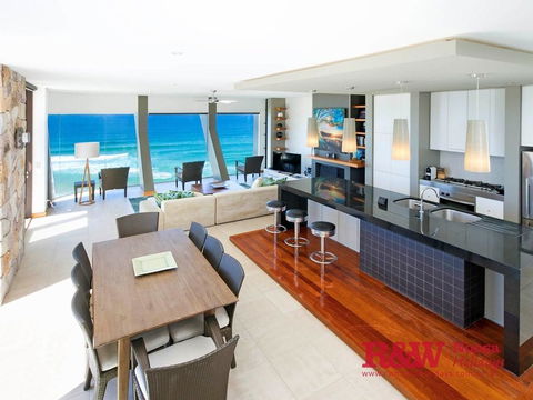 20 Arakoon Crescent - Pubs and Clubs 2