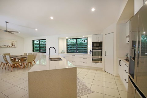 20 Avalon Street Coolum Beach - Pets Welcome - New Listing - Pubs and Clubs 3