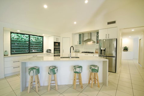 20 Avalon Street Coolum Beach - Pets Welcome - New Listing - Pubs and Clubs 2