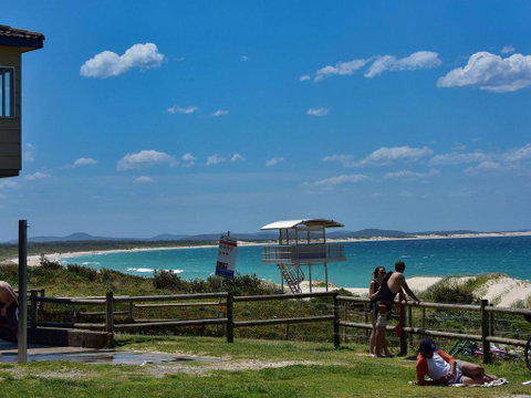 20 Booneroo - Walk To The Beach - Pubs and Clubs 1