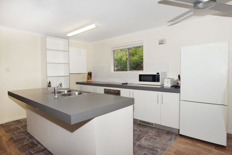 20 Scrub Road, Coolum Beach - Pet Friendly, Linen Included - Pubs and Clubs 2