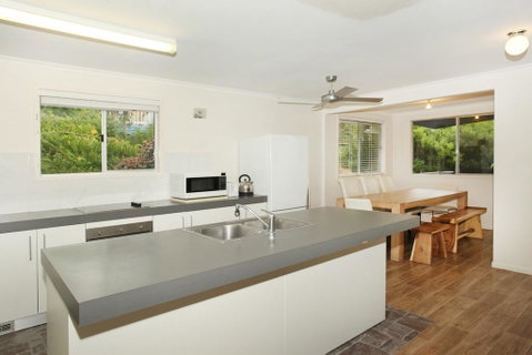 20 Scrub Road, Coolum Beach - Pet Friendly, Linen Included - Pubs and Clubs 1