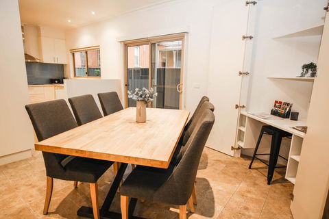 22 Riverside - Pubs and Clubs 1