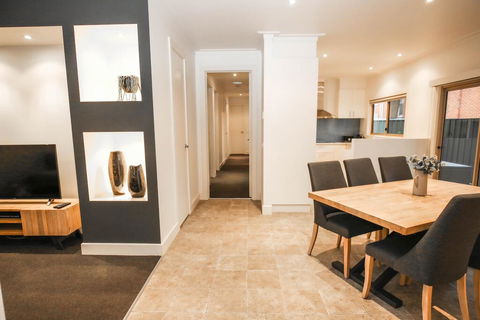 22 Riverside - Pubs and Clubs 2