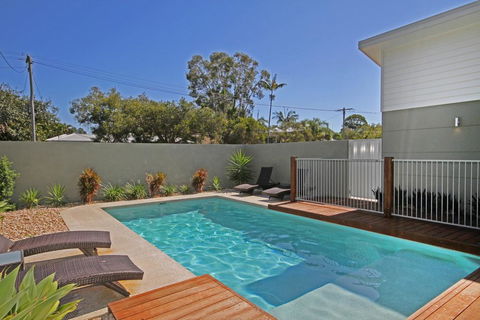 22 Sorrento Avenue, Coolum Beach - Linen Supplied PET FRIENDLY - 500 BOND - Pubs and Clubs 0