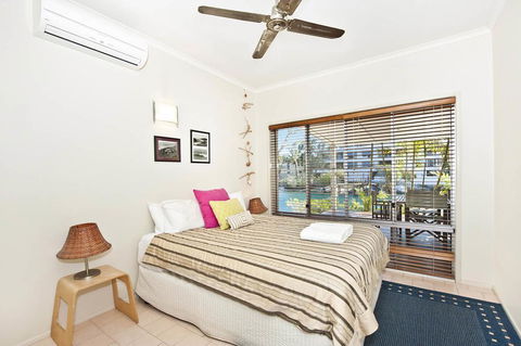 24 Cooran Court - Pubs and Clubs 3