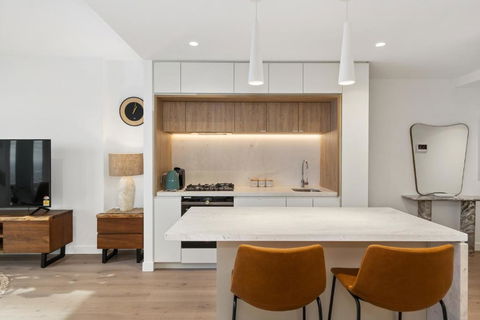 Brand New Apt In West Side Place Best Location - Pubs and Clubs 2