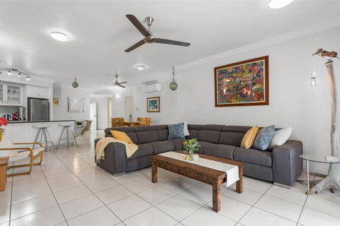 Cairns Esplanade Vacation In Stylish Watermark - Pubs and Clubs 1