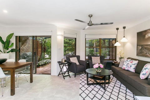 Calinda Sol 2 @ Clarkes Beach - Pubs and Clubs 2