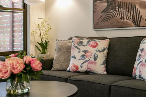 Calinda Sol 2 @ Clarkes Beach - Pubs and Clubs 1