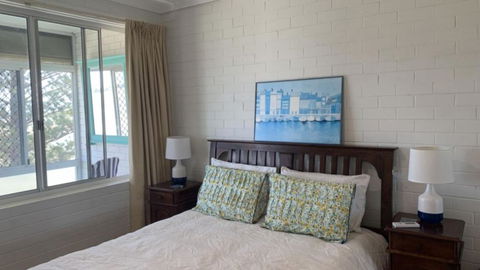 Calm Waters Unit 11 - Pubs and Clubs 1