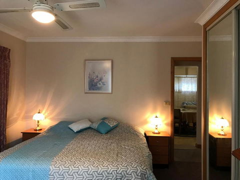 Canaan Homestay - Pubs and Clubs 2