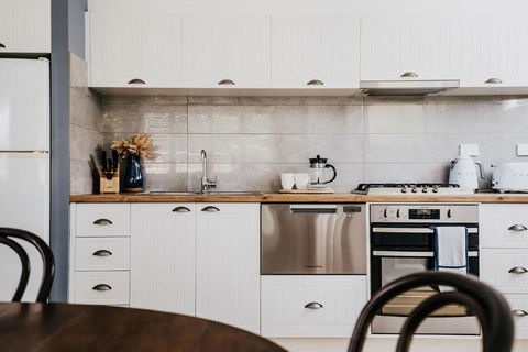 Candlebark Daylesford - Pubs and Clubs 2