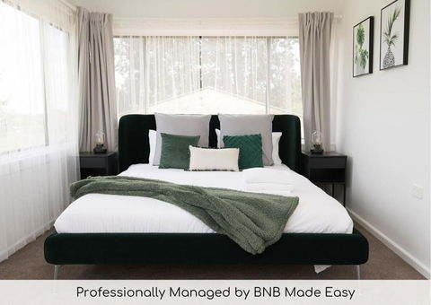 Canobolas Cottage, Amazing Farm Stay, 4 King Beds - Pubs and Clubs 0