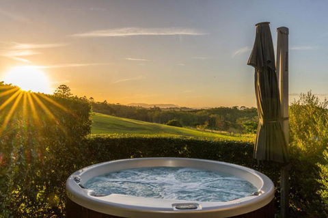 Cape Byron Villa 9 - 2 Bedrooms - Pubs and Clubs 1