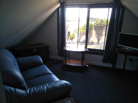 Cape Nelson Cottage - Pubs and Clubs 3