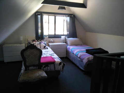 Cape Nelson Cottage - Pubs and Clubs 4