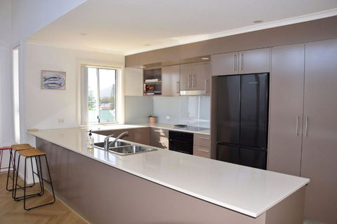 Capeview 12 - Pubs and Clubs 1