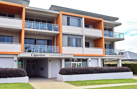 Capeview 12 - Pubs and Clubs 0