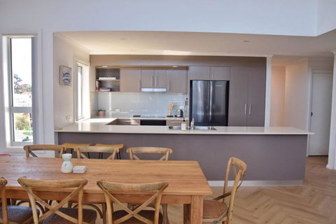 Capeview 12 - Pubs and Clubs 2