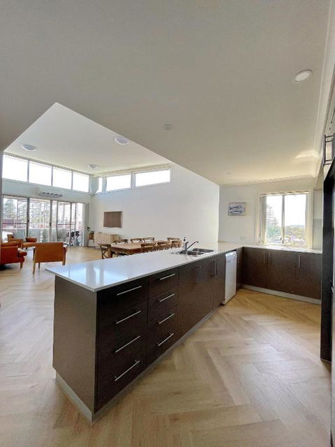 Capeview 12 - Pubs and Clubs 3