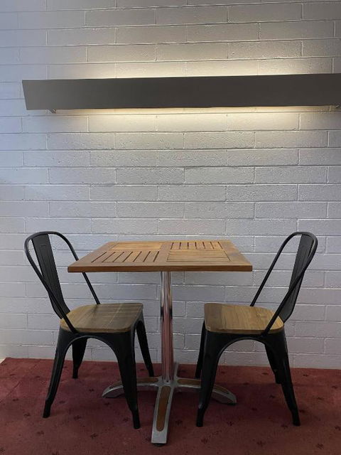 Capri Motel - Pubs and Clubs 3